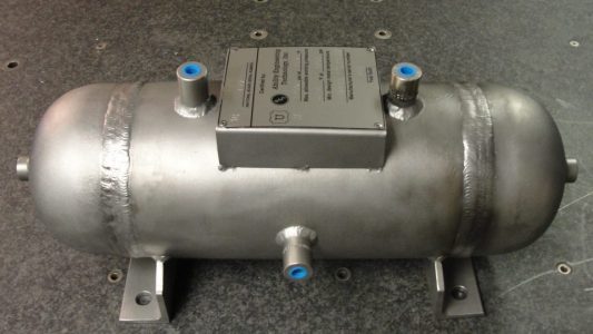Small Reactor Vessel - Horizontal With Mounting Brackets and NPT Nozzles